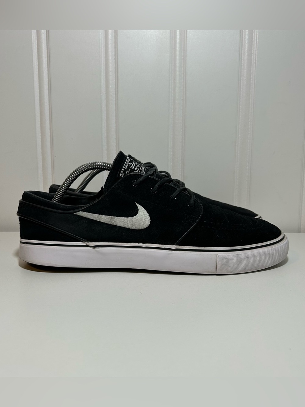 Nike sb Stefan janoski Men’s Black Suede Sneakers with White Swoosh